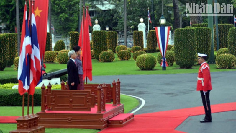 Lễ đón Tổng Bí thư Nguyễn Phú Trọng trong chuyến thăm chính thức Thái Lan từ ngày 25-27/6/2013. (Ảnh: XUÂN SƠN) 