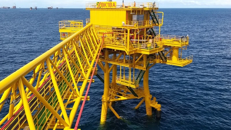Giàn khai thác dầu khí trên biển của PVN.