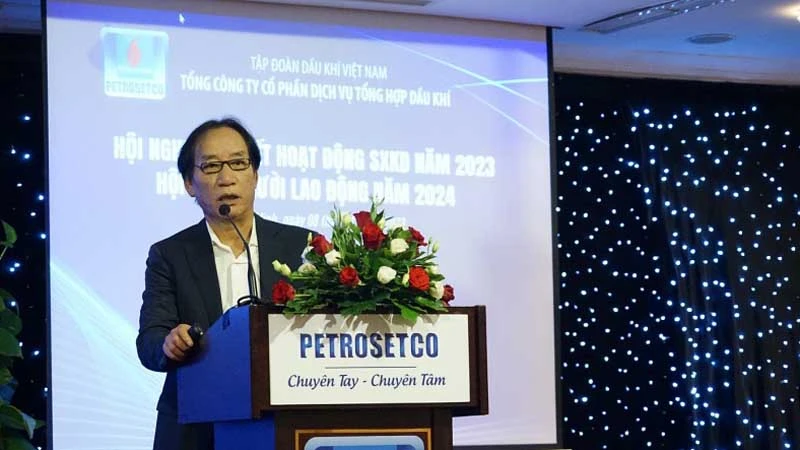 Tổng Giám đốc PETROSETCO Vũ Tiến Dương phát biểu tại hội nghị tổng kết hoạt động sản xuất kinh doanh năm 2023.