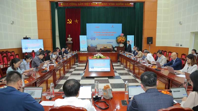 Trưởng ban Truyền thông và Văn hóa doanh nghiệp PVN Trần Quang Dũng phát biểu tại tọa đàm