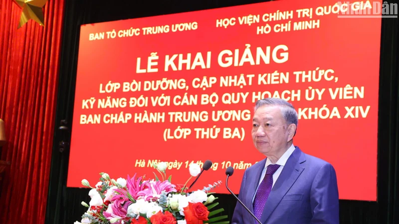 Đồng chí Tổng Bí thư, Chủ tịch nước Tô Lâm phát biểu ý kiến chỉ đạo tại Lễ khai giảng Lớp bồi dưỡng, cập nhật kiến thức, kỹ năng đối với cán bộ quy hoạch Ủy viên Ban Chấp hành Trung ương Đảng khóa XIV (lớp thứ 3).