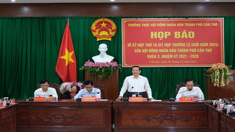 Quang cảnh buổi họp báo.