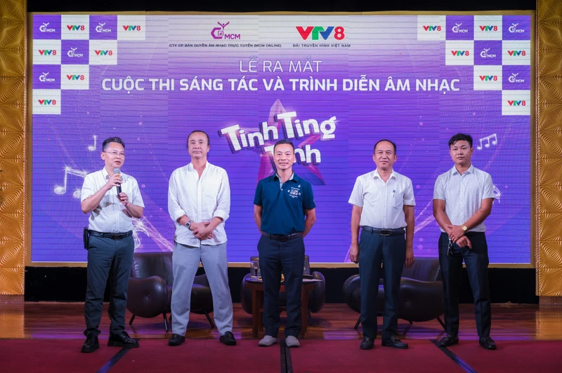 Các thành viên đại diện Ban tổ chức công bố chính thức bắt đầu cuộc thi. (Ảnh: Quyên Phạm)