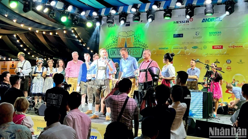 Lễ hội GBA Oktoberfest 2023 tại Hà Nội thu hút đông đảo người dân Thủ đô và khách quốc tế.