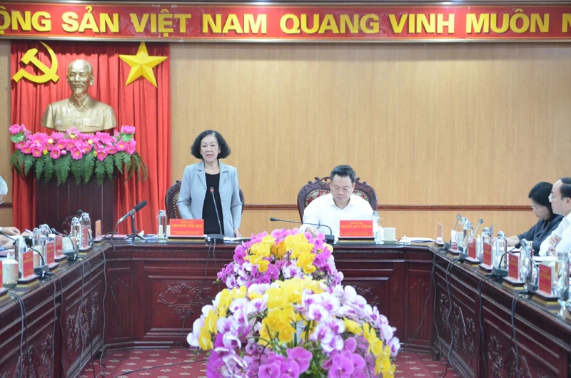 Đồng chí Trương Thị Mai phát biểu tại buổi làm việc. (Ảnh: TUẤN SƠN)
