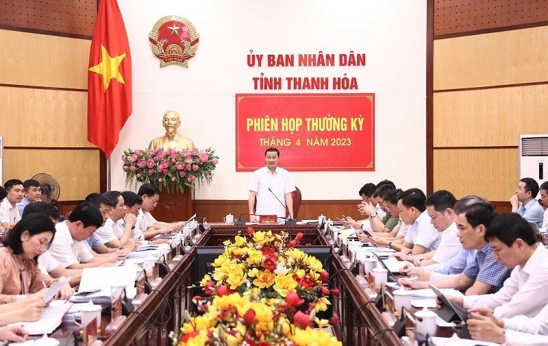 Chủ tịch Ủy ban nhân dân tỉnh Thanh Hóa phát biểu tại phiên họp thường kỳ.