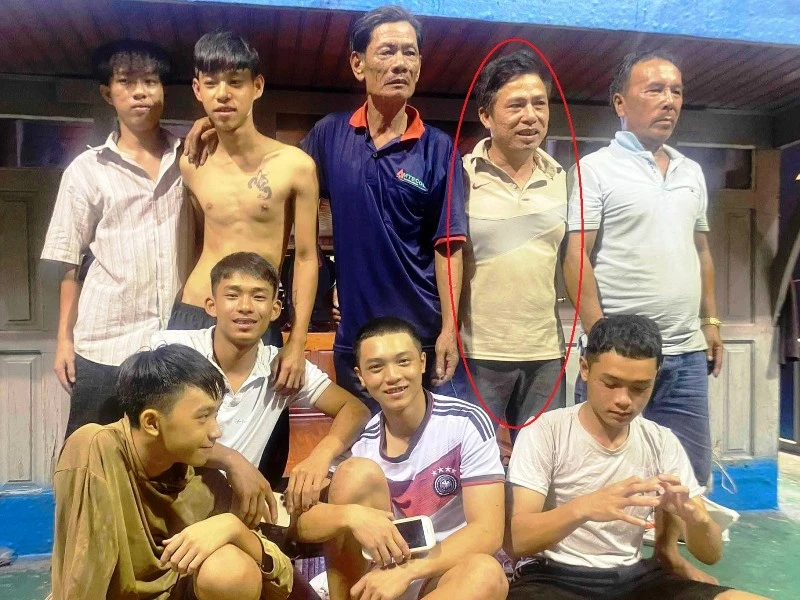 Ông Giỏi cùng 8 ngư dân tỉnh Bình Định.