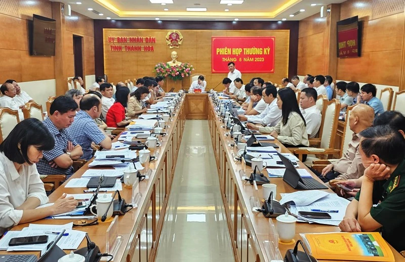 Quang cảnh phiên họp thường kỳ Ủy ban nhân dân tỉnh Thanh Hóa.
