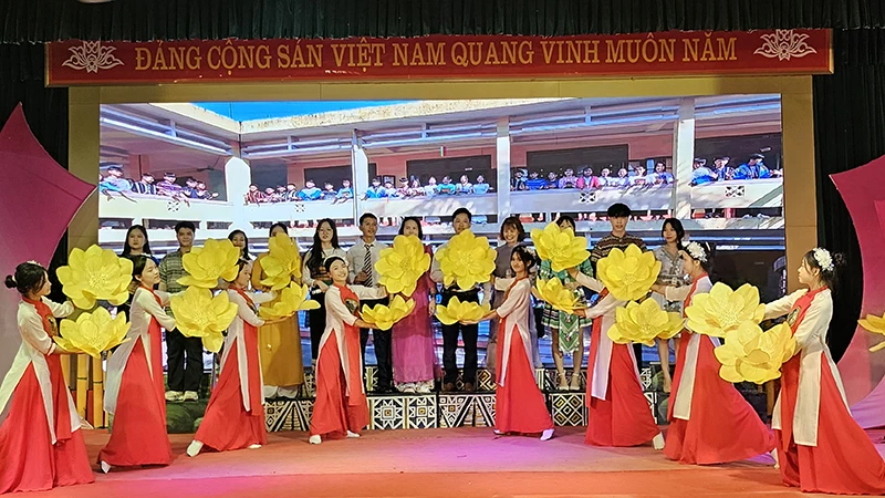 Một tiết mục văn nghệ chào mừng năm học mới.