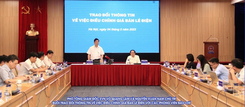 Phó Tổng Giám đốc EVN Võ Quang Lâm và Nguyễn Xuân Nam chủ trì buổi trao đổi thông tin về việc điều chỉnh giá bán lẻ điện với các phóng viên báo chí
