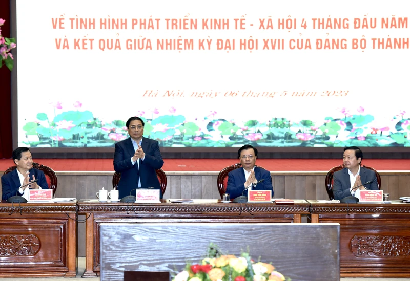 Thủ tướng Phạm Minh Chính chủ trì cuộc làm việc của Thường trực Chính phủ với Ban Thường vụ Thành ủy Hà Nội. (Ảnh: Trần Hải)