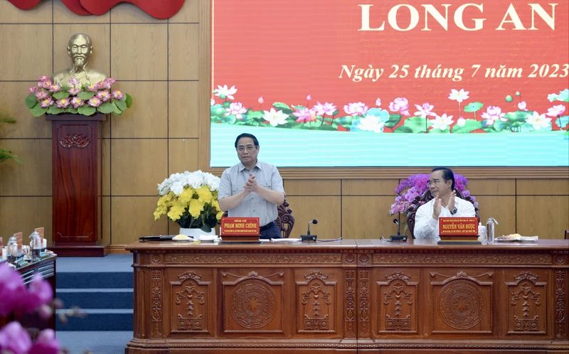 Thủ tướng Phạm Minh Chính chủ trì buổi làm việc với Ban Thường vụ Tỉnh ủy Long An.