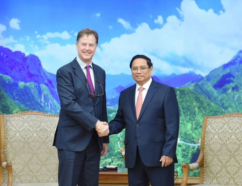 Thủ tướng Phạm Minh Chính và ông Nick Clegg, Chủ tịch phụ trách đối ngoại toàn cầu Tập đoàn Meta. (Ảnh: TRẦN HẢI)