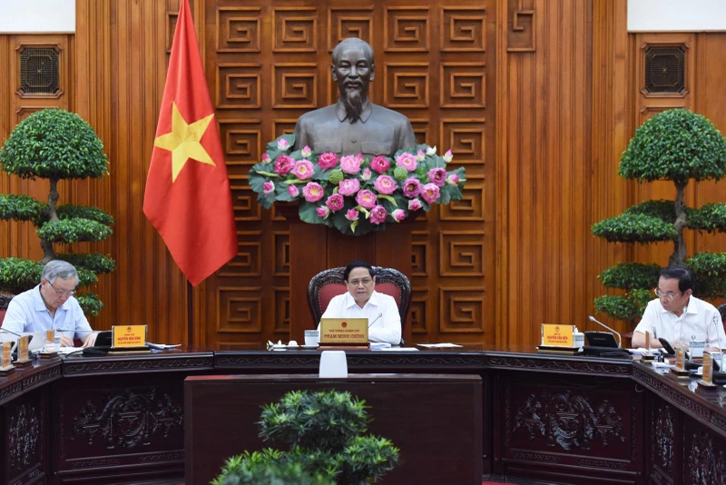 Thủ tướng Phạm Minh Chính chủ trì cuộc họp của Thường trực Chính phủ và Ban Chỉ đạo xây dựng Đề án Trung tâm tài chính khu vực và quốc tế tại Việt Nam. (Ảnh: TRẦN HẢI)