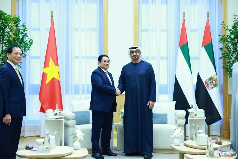 Thủ tướng Chính phủ Phạm Minh Chính và Tổng thống UAE Sheikh Mohammed bin Zayed Al Nahyan (Ảnh: Dương Giang/TTXVN). 