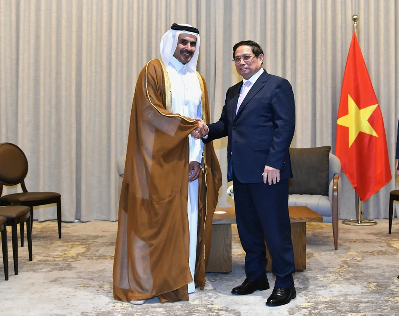 Thủ tướng Phạm Minh Chính và ông Saad bin Sherida Al Kaabi, Quốc Vụ khanh phụ trách các vấn đề năng lượng Qatar. (Ảnh: Thanh Giang)