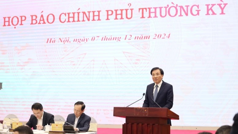 Bộ trưởng, Chủ nhiệm Văn phòng Chính phủ Trần Văn Sơn chủ trì họp báo Chính phủ thường kỳ. (Ảnh: VGP) 