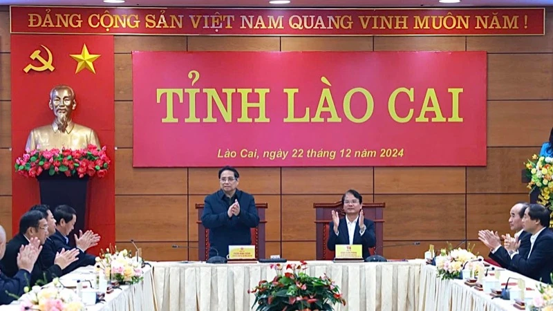 Thủ tướng Phạm Minh Chính chủ trì cuộc làm việc với Ban Thường vụ Tỉnh uỷ Lào Cai (Ảnh: TRẦN HẢI).