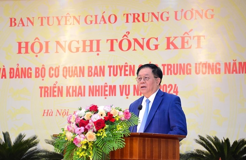 Đồng chí Nguyễn Trọng Nghĩa phát biểu chỉ đạo hội nghị.