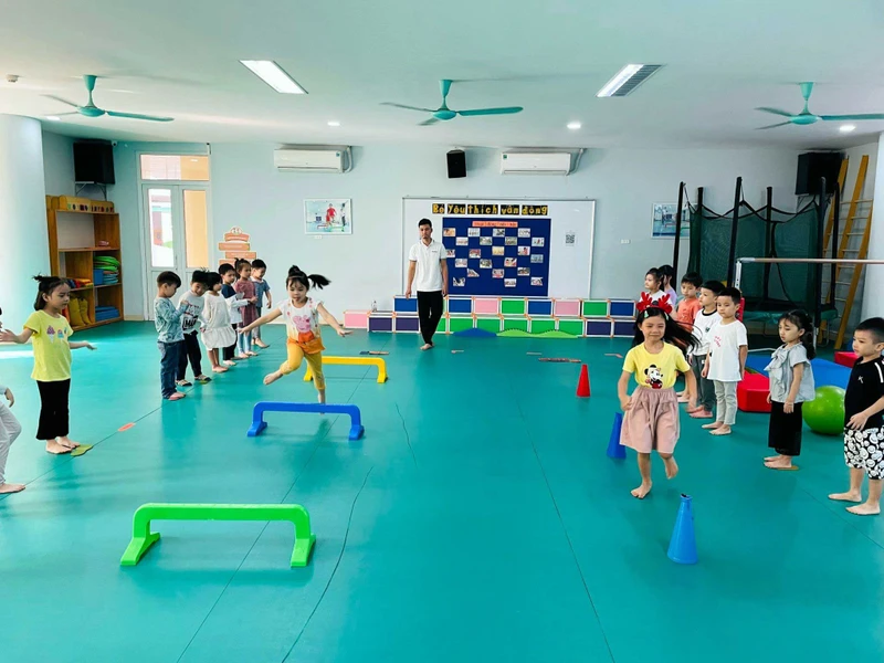 Học sinh Trường mầm non 20-10 (quận Hoàn Kiếm, Hà Nội) trong giờ học.