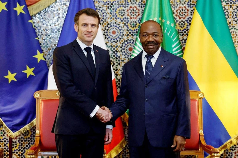Cuộc gặp giữa Tổng thống Pháp và Tổng thống Gabon.