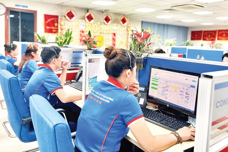 Tổng đài chăm sóc khách hàng của ngành điện Thành phố Hồ Chí Minh sử dụng công nghệ chatbot để tự động trả lời các thắc mắc của người dân về các vấn đề liên quan đến điện.
