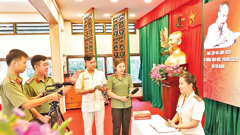 Chi bộ Đội công tác đảng và công tác quần chúng thực hiện chuyên mục online “Học tập và làm theo tư tưởng, đạo đức, phong cách Hồ Chí Minh”.