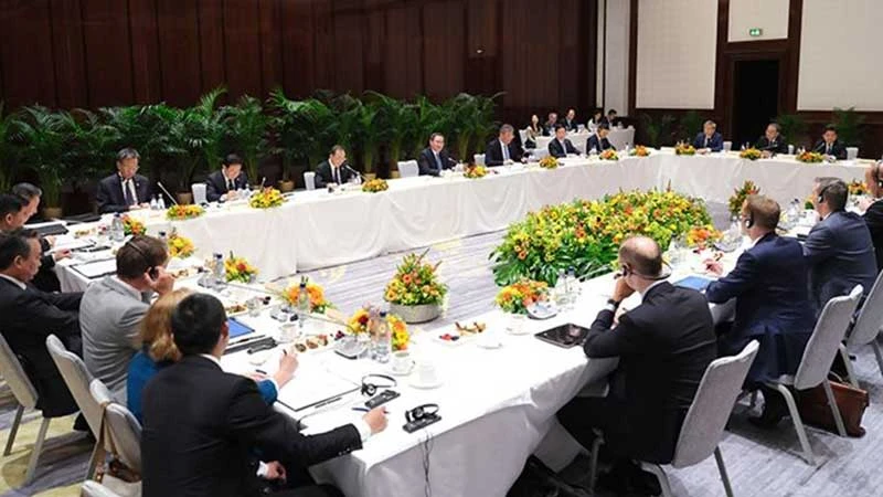Thủ tướng Trung Quốc dự hội thảo với đại diện doanh nghiệp Đức tại Berlin.