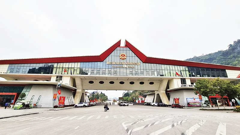 Cửa khẩu quốc tế Hữu Nghị, Cao Lộc (Lạng Sơn).