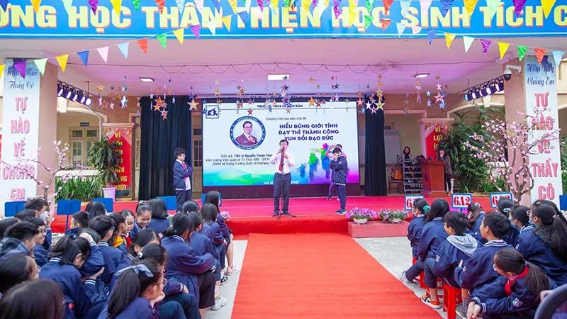 Trường trung học cơ sở Bế Văn Đàn (quận Đống Đa, Hà Nội) tổ chức chương trình tọa đàm trang bị kỹ năng cần thiết cho học sinh.