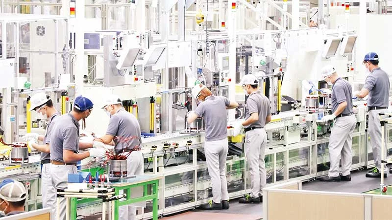 Công nhân sản xuất tại một doanh nghiệp trong khu công nghiệp ở Đồng Nai.