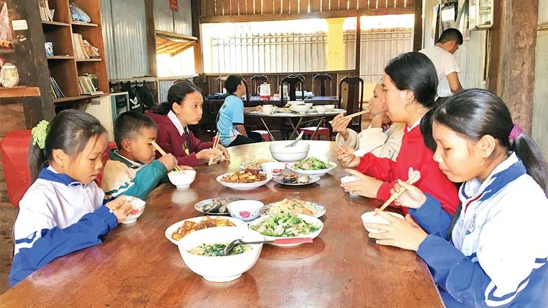 “Bếp ăn tình thương” được Đội công tác địa bàn thuộc Đồn Biên phòng quốc tế Cửa khẩu Lệ Thanh, huyện Đức Cơ, tỉnh Gia Lai duy trì nhiều năm nay.