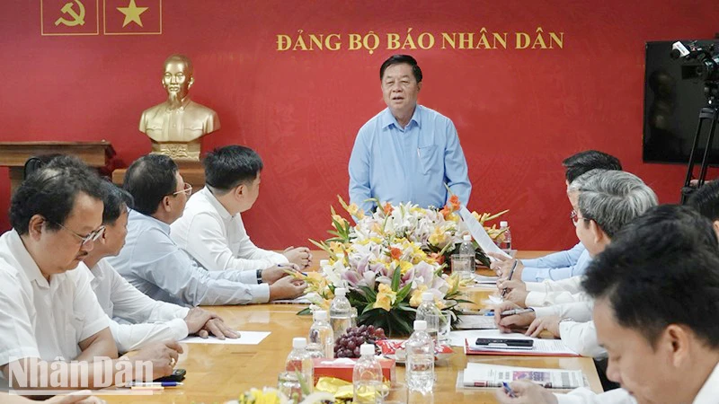Đồng chí Nguyễn Trọng Nghĩa, Bí thư Trung ương Đảng, Trưởng Ban Tuyên giáo Trung ương phát biểu tại Cơ quan Thường trực Báo Nhân Dân tại Thành phố Hồ Chí Minh.
