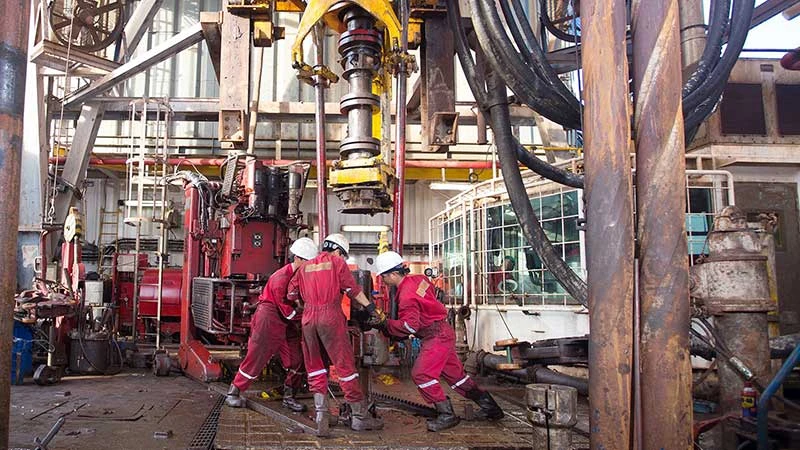 Người lao động PV Drillings trên giàn khoan.