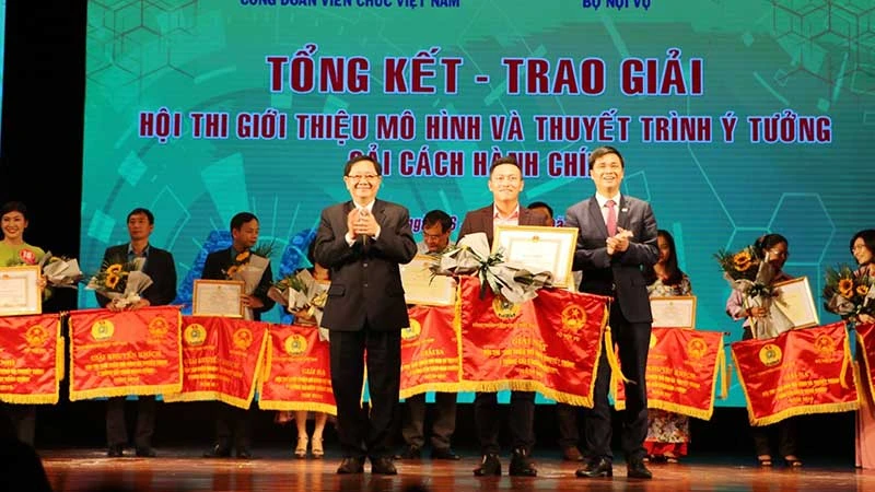 Tổng kết và trao giải Hội thi giới thiệu mô hình và thuyết trình ý tưởng cải cách hành chính do Công đoàn Viên chức Việt Nam và Bộ Nội vụ tổ chức.