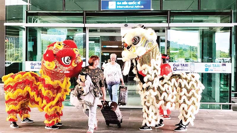 Du khách đến từ Liên bang Nga được chào đón nồng nhiệt tại Phú Quốc, Kiên Giang.