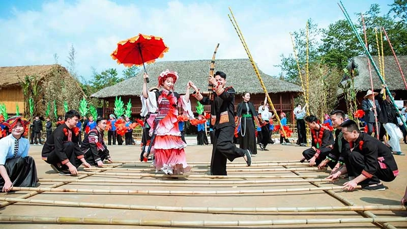 Các hoạt động văn hóa, văn nghệ tại lễ hội ở Sa Pa (Lào Cai). (Ảnh: THÀNH TÂM)