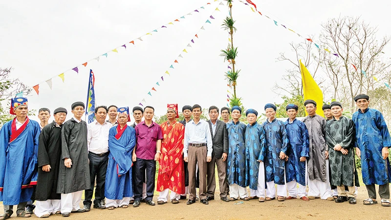 Lãnh đạo UBND huyện Gio Linh dự lễ thượng nêu của làng An Nha, xã Gio An, huyện Gio Linh (Quảng Trị) dịp Tết Giáp Thìn 2024.