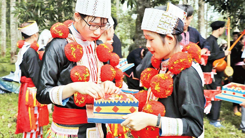 Phụ nữ Dao ở Tuyên Quang trong trang phục truyền thống.