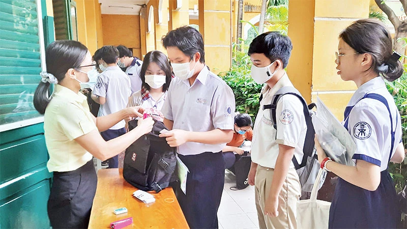 Học sinh Thành phố Hồ Chí Minh tham gia kỳ thi tốt nghiệp THPT năm 2023 tại điểm thi Trường THPT Trưng Vương, Quận 1.