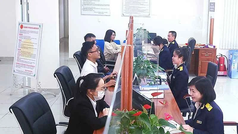 Cán bộ cơ quan thuế tỉnh Lâm Đồng thực thi nhiệm vụ quản lý thuế.