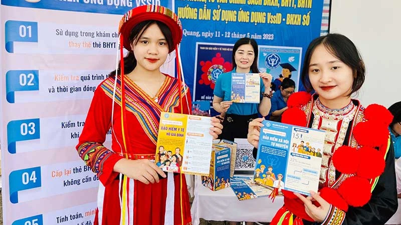 Tuyên truyền chính sách bảo hiểm xã hội, bảo hiểm y tế cho người dân tại tỉnh Tuyên Quang.
