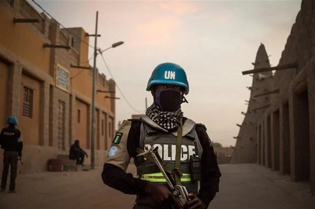 Binh sĩ thuộc Phái bộ gìn giữ hòa bình của Liên hợp quốc (MINUSMA) tuần tra tại Timbuktu (Mali). (Ảnh: AFP/TTXVN)