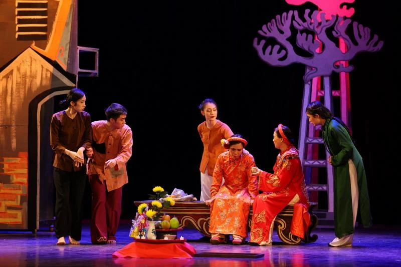 Ảnh minh họa: Vở kịch “Chén thuốc độc” tại Nhà hát Lớn Hà Nội. (Nguồn: Báo Công an nhân dân)