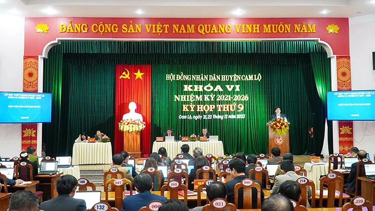 Mô hình phòng họp không giấy tờ đã tiết kiệm thời gian, chi phí hành chính tại các cơ quan nhà nước ở huyện Cam Lộ. 