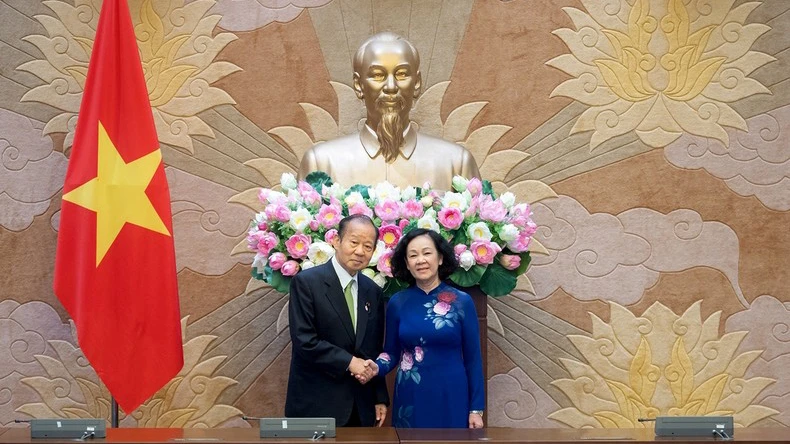 Thường trực Ban Bí thư Trương Thị Mai tiếp Chủ tịch Liên minh Nghị sĩ hữu nghị Nhật Bản-Việt Nam Nikai Toshihiro. (Ảnh TTXVN )