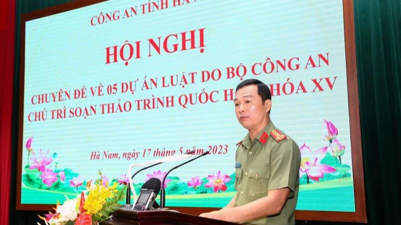 Đại tá Tô Anh Dũng, Giám đốc Công an tỉnh Hà Nam chủ trì hội nghị.