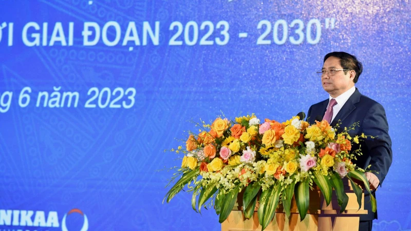 Thủ tướng Phạm Minh Chính phát biểu tại Lễ phát động Phong trào "Cả nước thi đua xây dựng xã hội học tập, đẩy mạnh học tập suốt đời giai đoạn 2023-2030". (Ảnh: Trần Hải).