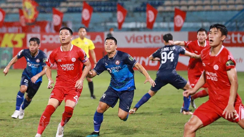Câu lạc bộ Viettel bị đội khách Topenland Bình Định cầm hòa với tỷ số 0-0 trong trận đấu sớm nhất vòng 4 giai đoạn lượt về V-League 2023. (Ảnh: TTXVN)