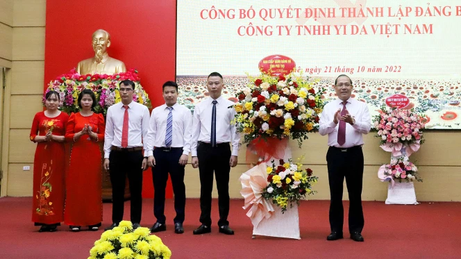 Lễ công bố thành lập Đảng bộ Công ty TNHH YI DA Việt Nam. (Ảnh: Cổng thông tin điện tử tỉnh Phú Thọ)